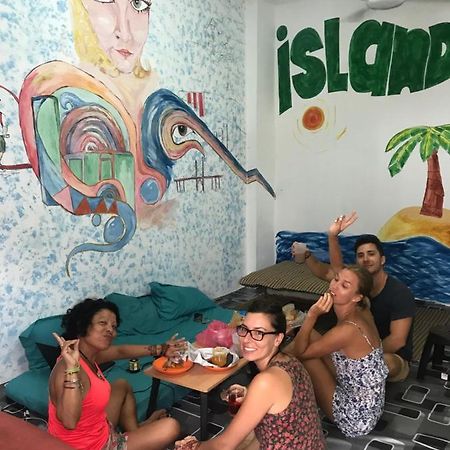 B&L Islanders Inn ジョージタウン エクステリア 写真